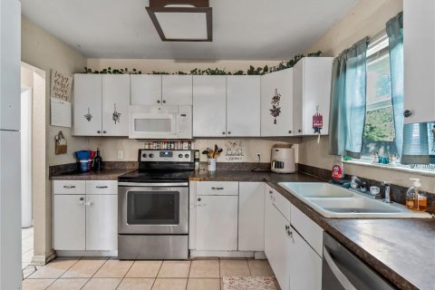 House in Port Charlotte, Florida 2 bedrooms, 111.48 sq.m. № 2216778 - photo 19