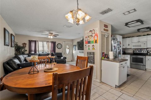 House in Port Charlotte, Florida 2 bedrooms, 111.48 sq.m. № 2216778 - photo 7