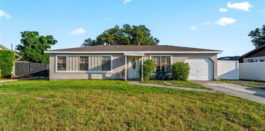 House in Port Charlotte, Florida 2 bedrooms, 111.48 sq.m. № 2216778