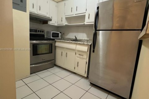 Condo in Hallandale Beach, Florida, 1 bedroom  № 2041540 - photo 5