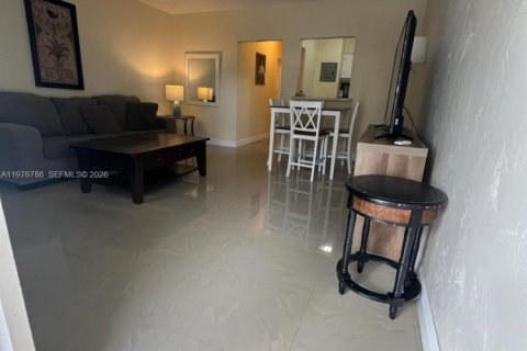 Condo in Hallandale Beach, Florida, 1 bedroom  № 2041540 - photo 8