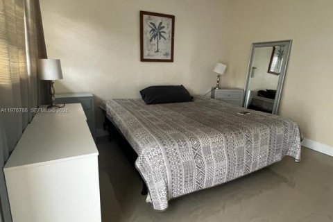 Condo in Hallandale Beach, Florida, 1 bedroom  № 2041540 - photo 7