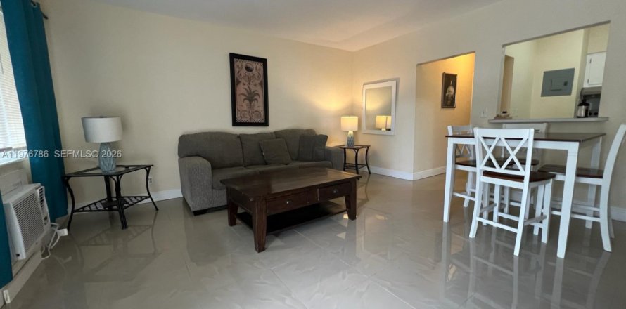Condo in Hallandale Beach, Florida, 1 bedroom  № 2041540