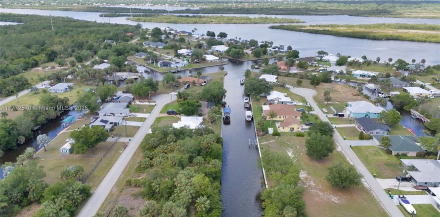 Land in Punta Gorda, Florida № 1985632