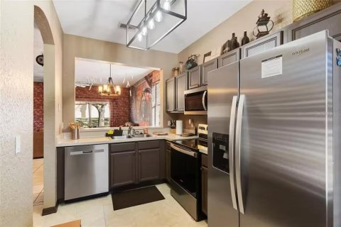 Townhouse in Davenport, Florida 4 bedrooms, 172.43 sq.m. № 2094756 - photo 3