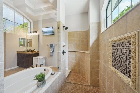 House in Brandon, Florida 7 bedrooms, 424.66 sq.m. № 1875781 - photo 18