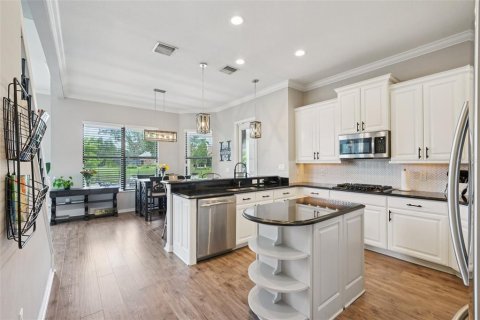 House in Brandon, Florida 7 bedrooms, 424.66 sq.m. № 1875781 - photo 5