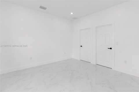 Купить виллу или дом в Лихай-Эйкерс, Флорида 3 спальни, № 1986742 - фото 11