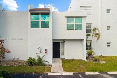 Copropriété à vendre à Davie, Floride: 4 chambres, 116.13 m2 № 2288295 - photo 2
