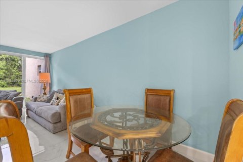Copropriété à vendre à Davie, Floride: 4 chambres, 116.13 m2 № 2288295 - photo 4