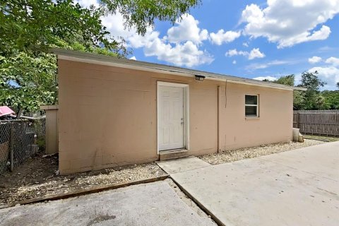 Propiedad comercial en venta en Tampa, Florida, 6 dormitorios, 160.35 m2 № 2220829 - foto 13