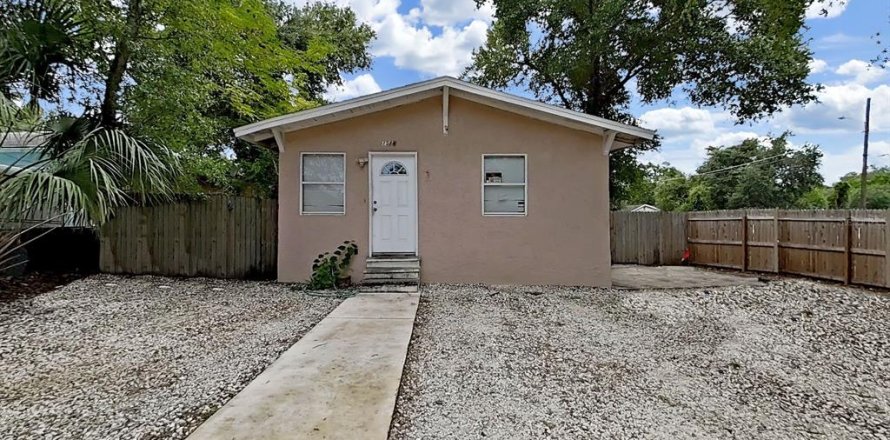 Propiedad comercial en Tampa, Florida 6 dormitorios, 160.35 m2 № 2220829