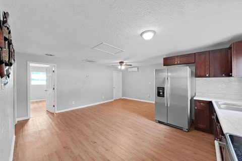Propiedad comercial en venta en Tampa, Florida, 6 dormitorios, 160.35 m2 № 2220829 - foto 18