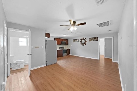 Propiedad comercial en venta en Tampa, Florida, 6 dormitorios, 160.35 m2 № 2220829 - foto 15