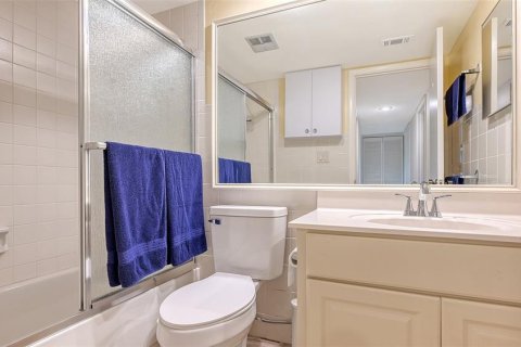Condominio en alquiler en Sarasota, Florida, 3 dormitorios, 122.63 m2 № 1577254 - foto 28