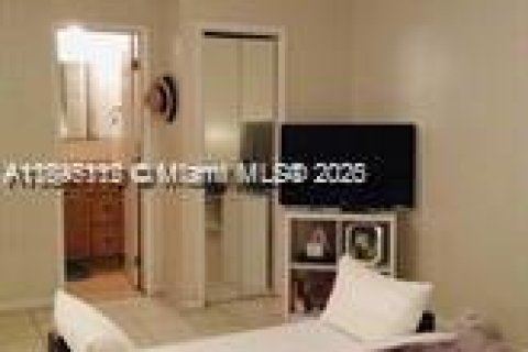 Condominio en venta en Sunny Isles Beach, Florida, 1 dormitorio, 65.96 m2 № 1948237 - foto 6