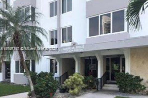 Condominio en Sunny Isles Beach, Florida, 1 dormitorio  № 1948237
