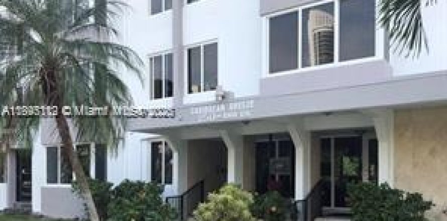 Condominio en Sunny Isles Beach, Florida, 1 dormitorio № 1948237