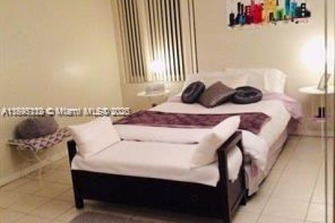 Condominio en venta en Sunny Isles Beach, Florida, 1 dormitorio, 65.96 m2 № 1948237 - foto 5