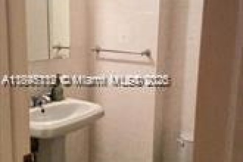 Condominio en venta en Sunny Isles Beach, Florida, 1 dormitorio, 65.96 m2 № 1948237 - foto 7