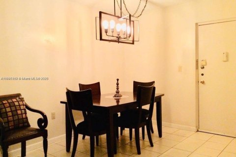 Condominio en venta en Sunny Isles Beach, Florida, 1 dormitorio, 65.96 m2 № 1948237 - foto 4