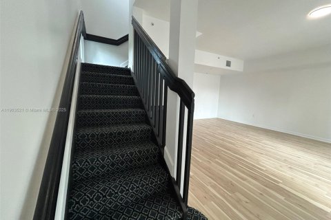 Townhouse in Hollywood, Florida 4 bedrooms, 197.6 sq.m. № 1954296 - photo 9