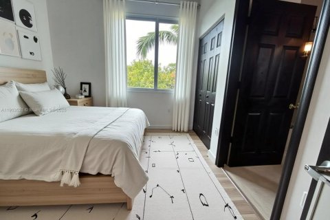 Townhouse in Hollywood, Florida 4 bedrooms, 197.6 sq.m. № 1954296 - photo 14