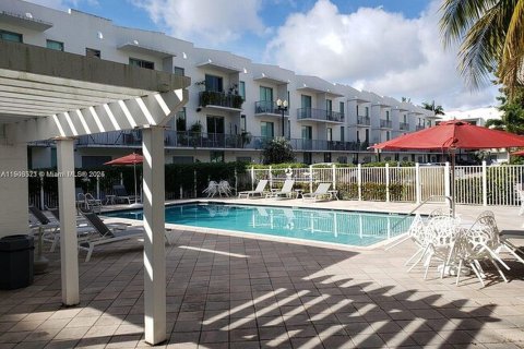 Townhouse in Hollywood, Florida 4 bedrooms, 197.6 sq.m. № 1954296 - photo 15