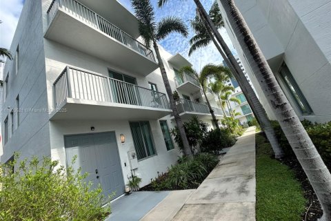 Townhouse in Hollywood, Florida 4 bedrooms, 197.6 sq.m. № 1954296 - photo 19