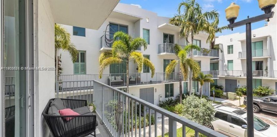 Townhouse in Hollywood, Florida 4 bedrooms, 197.6 sq.m. № 1954296