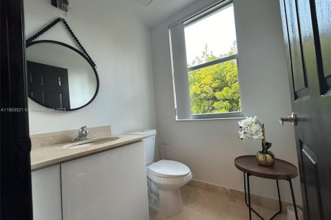 Townhouse in Hollywood, Florida 4 bedrooms, 197.6 sq.m. № 1954296 - photo 8