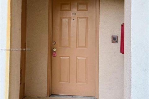 Copropriété à louer à West Palm Beach, Floride: 2 chambres, 98.48 m2 № 1970750 - photo 2