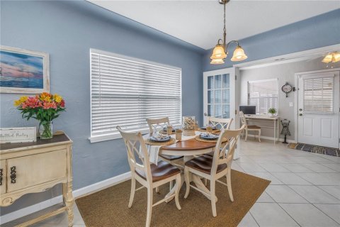 House in Saint Petersburg, Florida 3 bedrooms, 136.47 sq.m. № 1567512 - photo 10