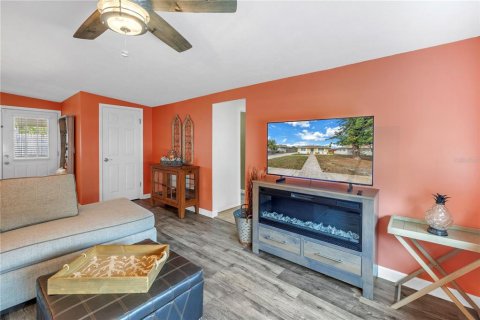 House in Saint Petersburg, Florida 3 bedrooms, 136.47 sq.m. № 1567512 - photo 28