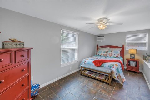 House in Saint Petersburg, Florida 3 bedrooms, 136.47 sq.m. № 1567512 - photo 29