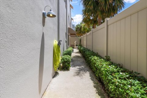 Condominio en venta en Tampa, Florida, 3 dormitorios, 167.32 m2 № 1803923 - foto 16