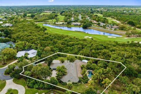House in Palm City, Florida 3 bedrooms, 336.86 sq.m. № 2173897 - photo 25