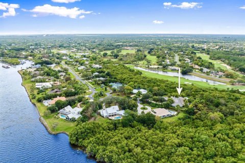 House in Palm City, Florida 3 bedrooms, 336.86 sq.m. № 2173897 - photo 22