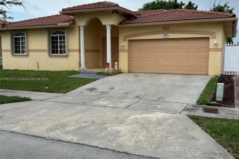 Casa en venta en Miami, Florida, 3 dormitorios, 142.98 m2 № 1753383 - foto 1