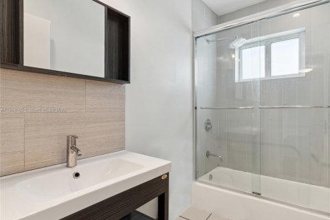 Villa ou maison à louer à Miami Beach, Floride: 2 chambres, 92.9 m2 № 1967735 - photo 13