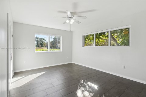 Villa ou maison à louer à Miami Beach, Floride: 2 chambres, 92.9 m2 № 1967735 - photo 8