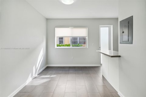 Villa ou maison à louer à Miami Beach, Floride: 2 chambres, 92.9 m2 № 1967735 - photo 6
