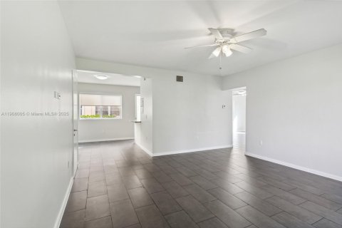 Villa ou maison à louer à Miami Beach, Floride: 2 chambres, 92.9 m2 № 1967735 - photo 5