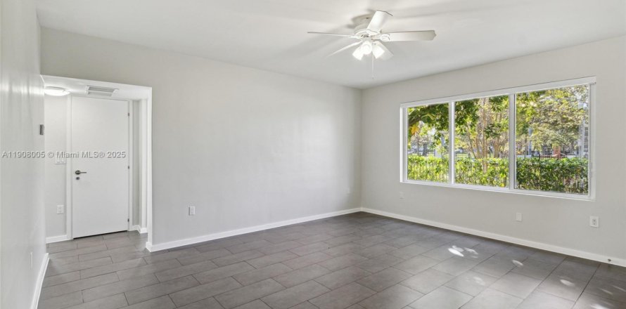 Villa ou maison à Miami Beach, Floride 2 chambres, 92.9 m2 № 1967735