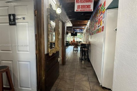 Commercial property in Coral Gables, Florida № 1997693 - photo 15