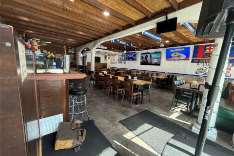 Commercial property in Coral Gables, Florida № 1997693