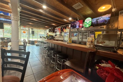 Commercial property in Coral Gables, Florida № 1997693 - photo 5