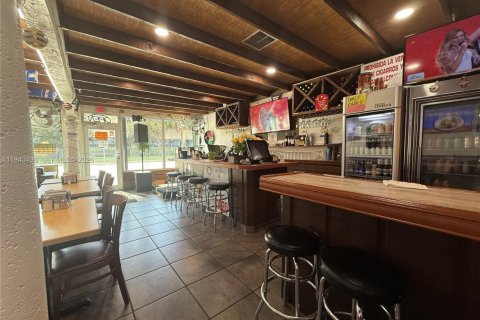 Commercial property in Coral Gables, Florida № 1997693 - photo 7