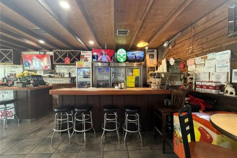 Commercial property in Coral Gables, Florida № 1997693 - photo 6