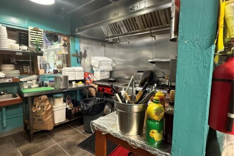 Commercial property in Coral Gables, Florida № 1997693 - photo 9